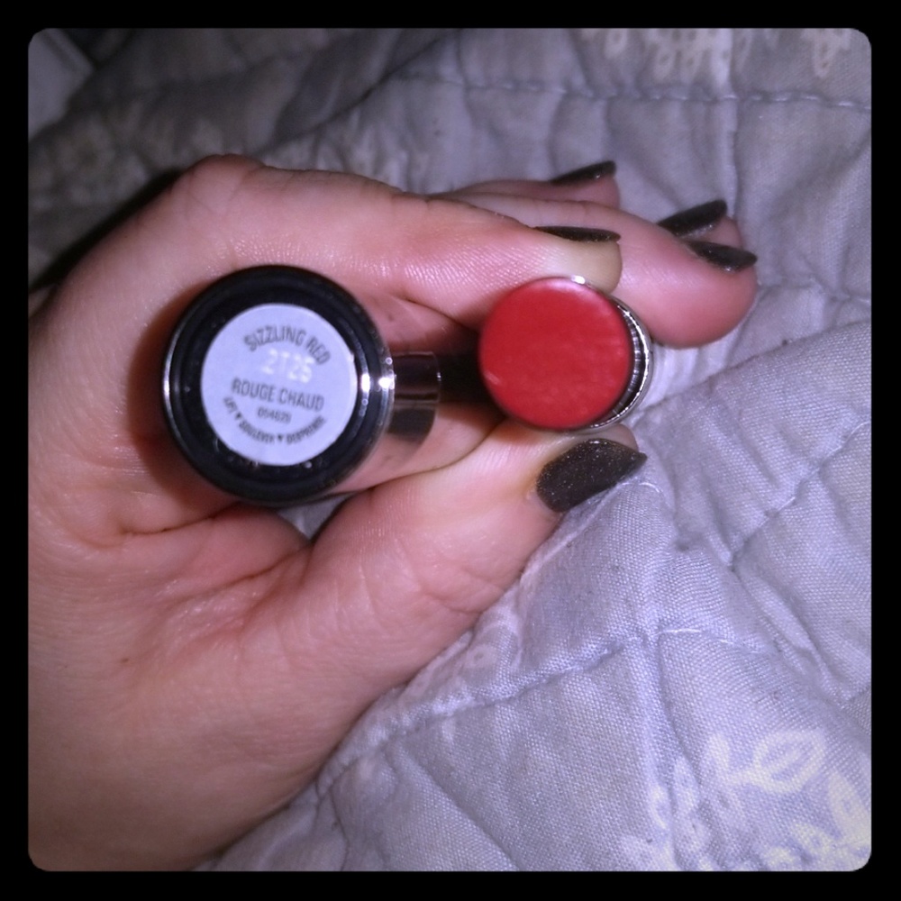Sizzling Red True Dimensions by Mary Kay